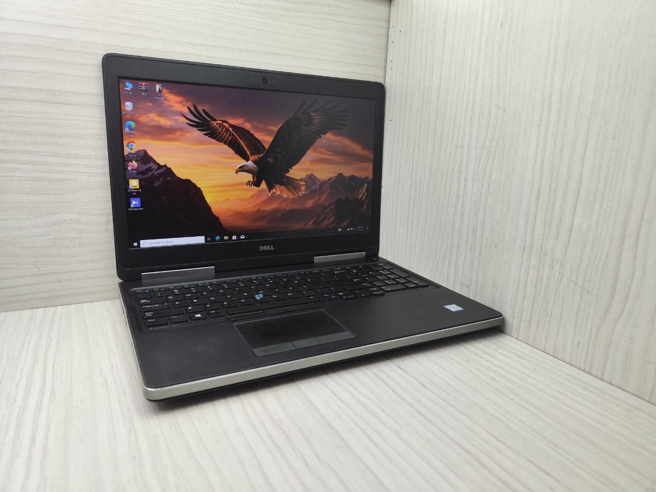 لپتاپ استوک دل Dell Precision 7520 Xeon — تصویر ۲