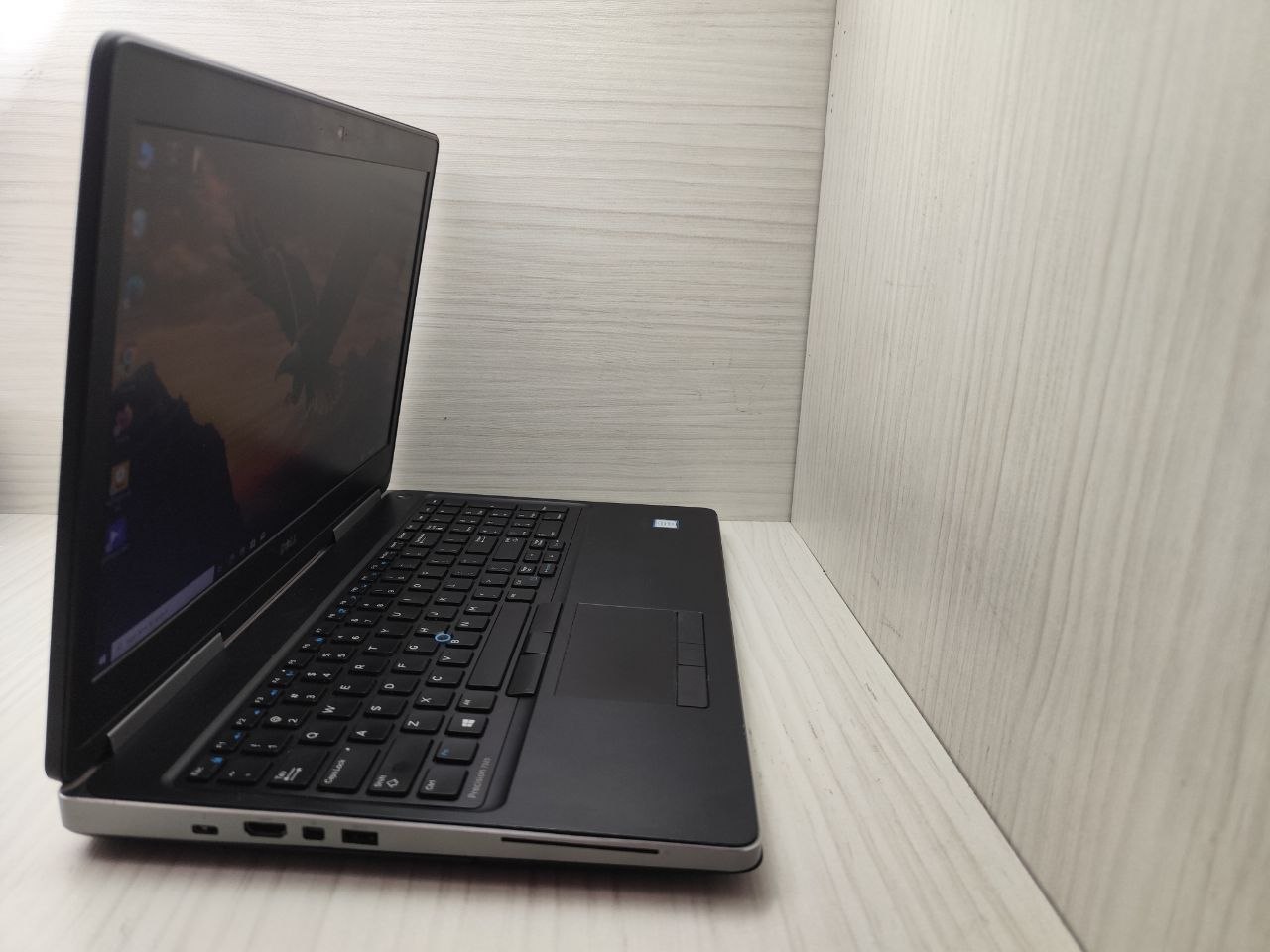 لپتاپ استوک دل Dell Precision 7520 Xeon — تصویر ۴