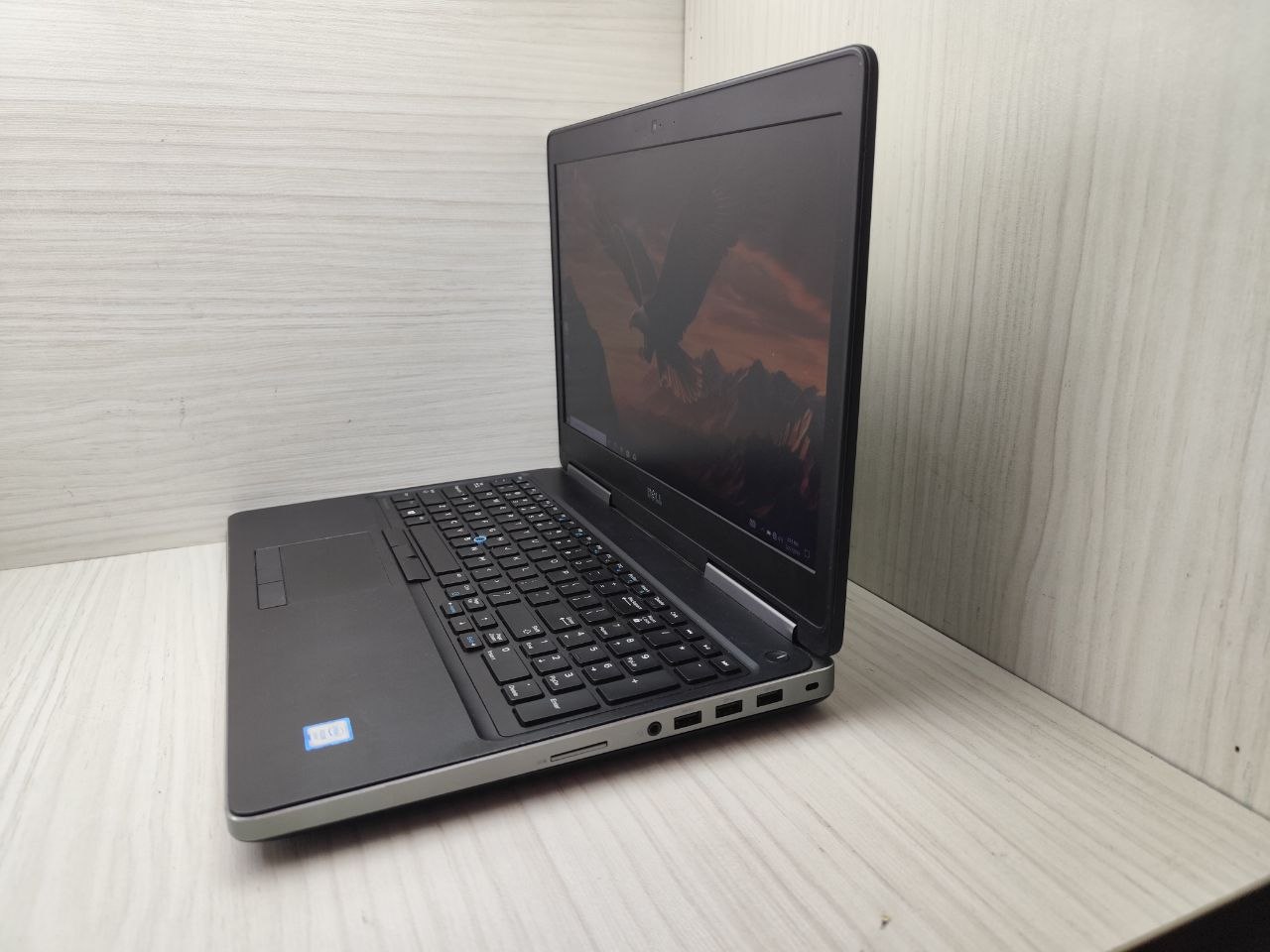 لپتاپ استوک دل Dell Precision 7520 Xeon — تصویر ۵